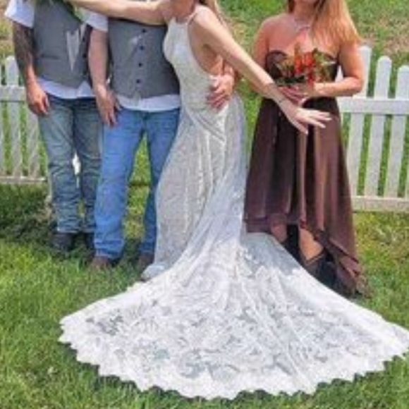 All Who Wonder Designer Wedding Dress - Picture 4 of 7